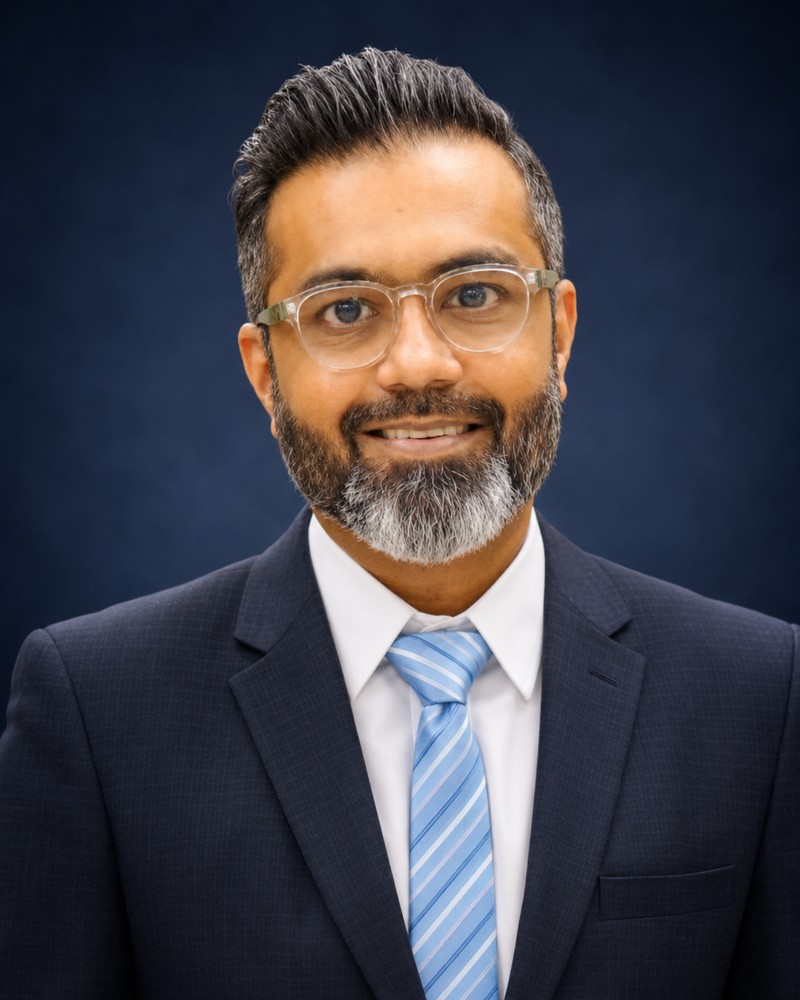 Portrait of Dr Shakeel Siddiqui